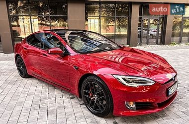 Лифтбек Tesla Model S 2019 в Черновцах