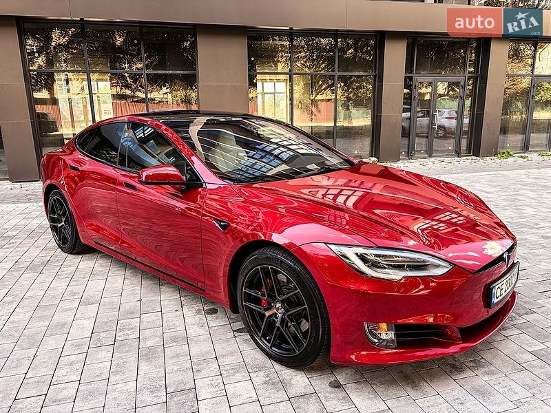 Лифтбек Tesla Model S 2019 в Черновцах