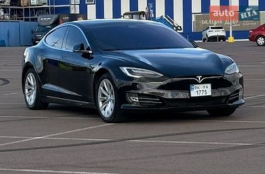 Лифтбек Tesla Model S 2018 в Ровно