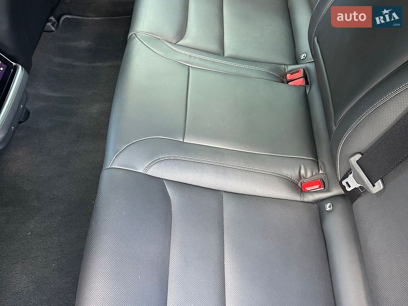 Ліфтбек Tesla Model S 2022 в Дніпрі