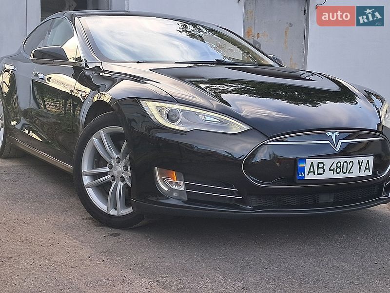 Ліфтбек Tesla Model S 2015 в Вінниці
