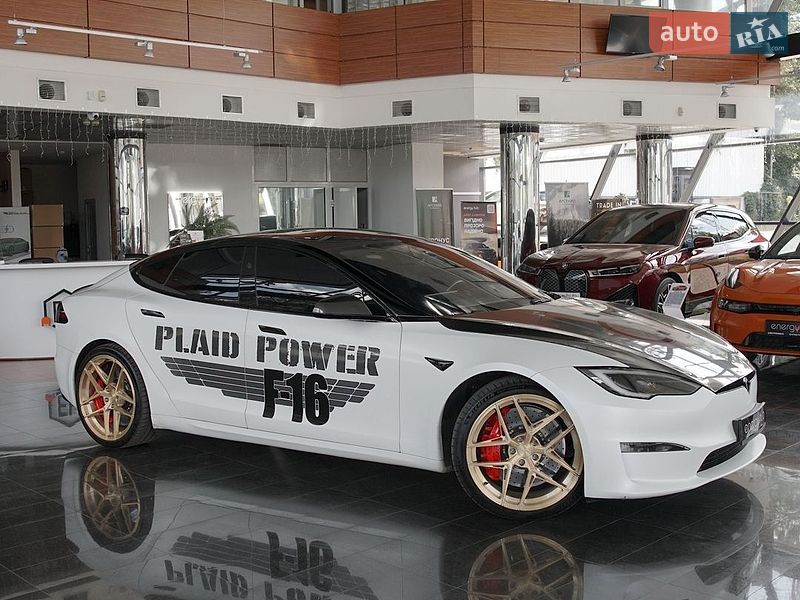 Лифтбек Tesla Model S 2023 в Днепре