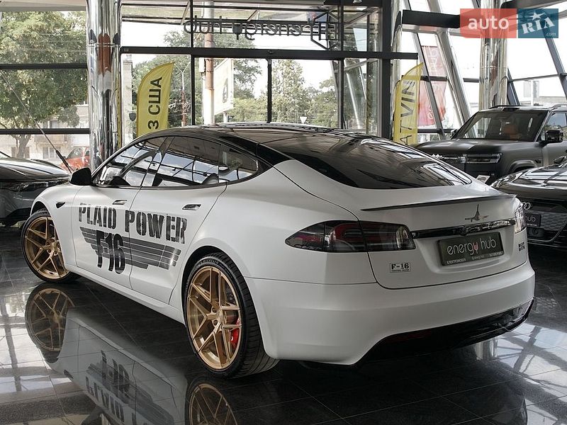 Лифтбек Tesla Model S 2023 в Днепре