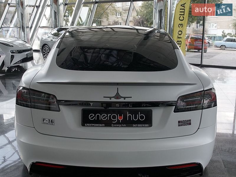Лифтбек Tesla Model S 2023 в Днепре