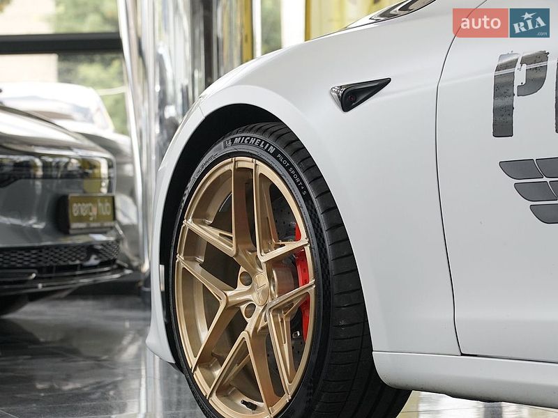 Лифтбек Tesla Model S 2023 в Днепре