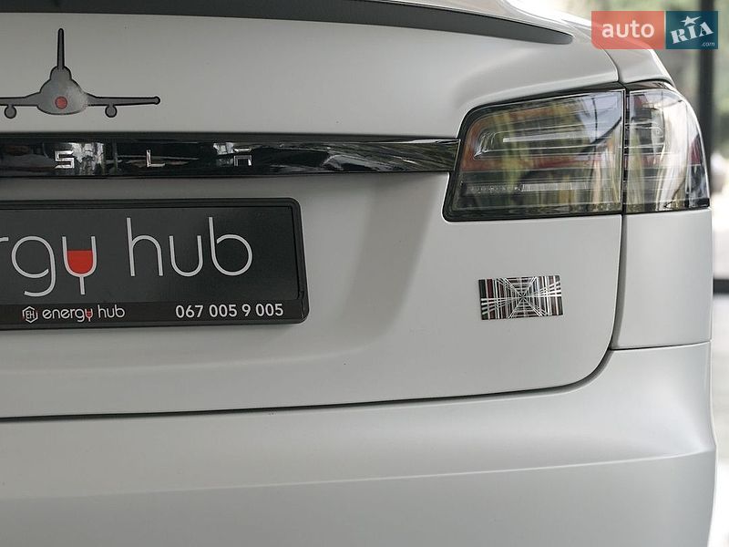 Лифтбек Tesla Model S 2023 в Днепре