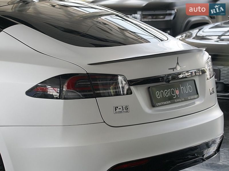 Лифтбек Tesla Model S 2023 в Днепре