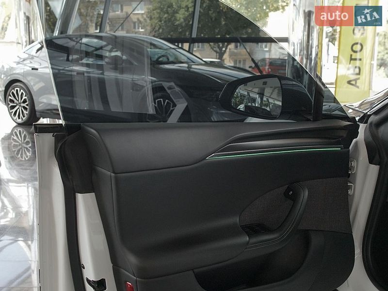 Лифтбек Tesla Model S 2023 в Днепре