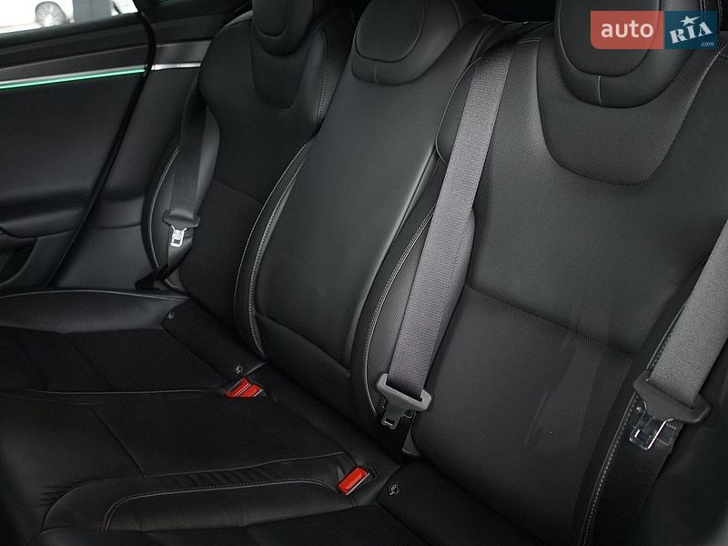 Лифтбек Tesla Model S 2023 в Днепре