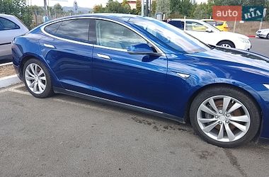 Ліфтбек Tesla Model S 2016 в Дніпрі