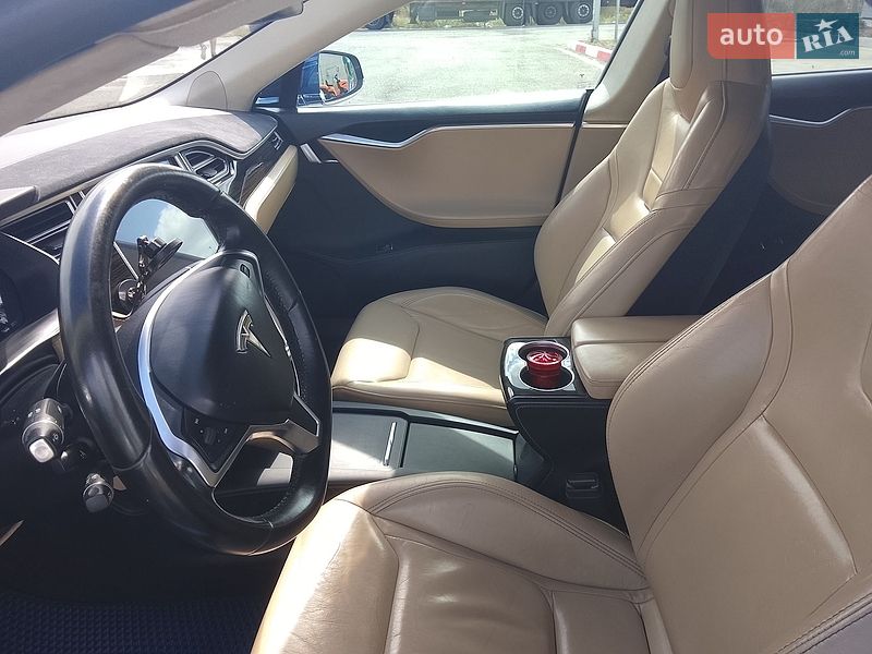 Лифтбек Tesla Model S 2016 в Днепре