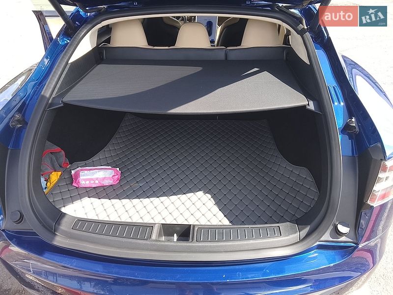 Лифтбек Tesla Model S 2016 в Днепре
