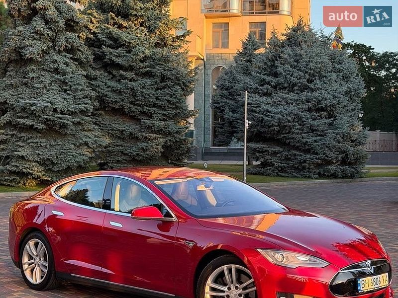 Tesla Model S 2015