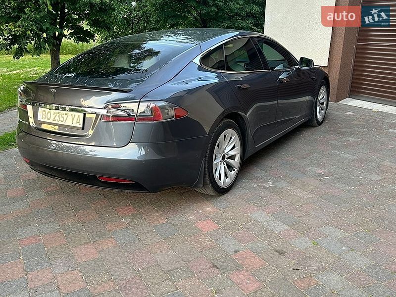 Ліфтбек Tesla Model S 2017 в Львові
