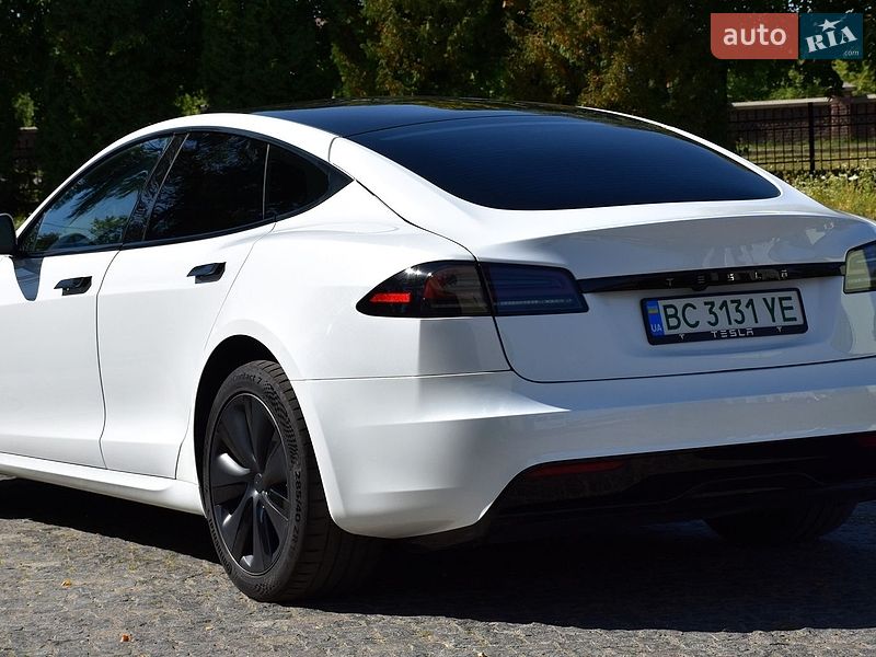 Лифтбек Tesla Model S 2023 в Дрогобыче