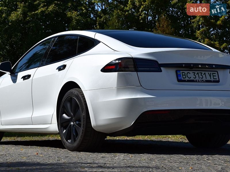 Лифтбек Tesla Model S 2023 в Дрогобыче