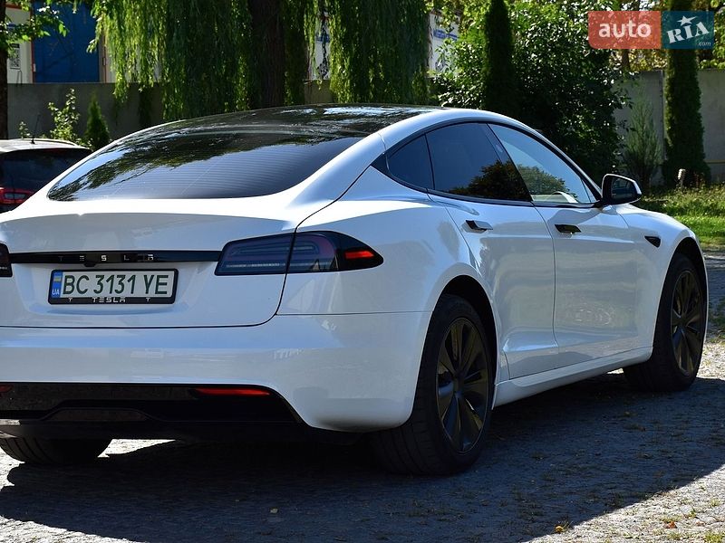 Лифтбек Tesla Model S 2023 в Дрогобыче