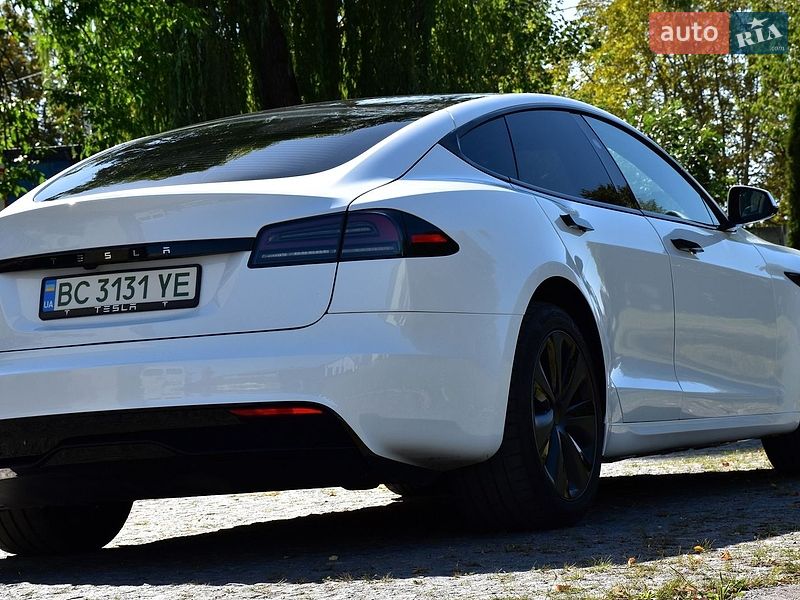 Лифтбек Tesla Model S 2023 в Дрогобыче