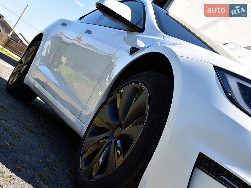 Лифтбек Tesla Model S 2023 в Дрогобыче