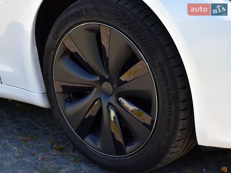 Лифтбек Tesla Model S 2023 в Дрогобыче