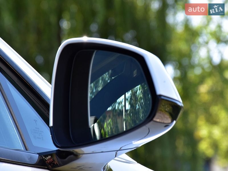 Лифтбек Tesla Model S 2023 в Дрогобыче