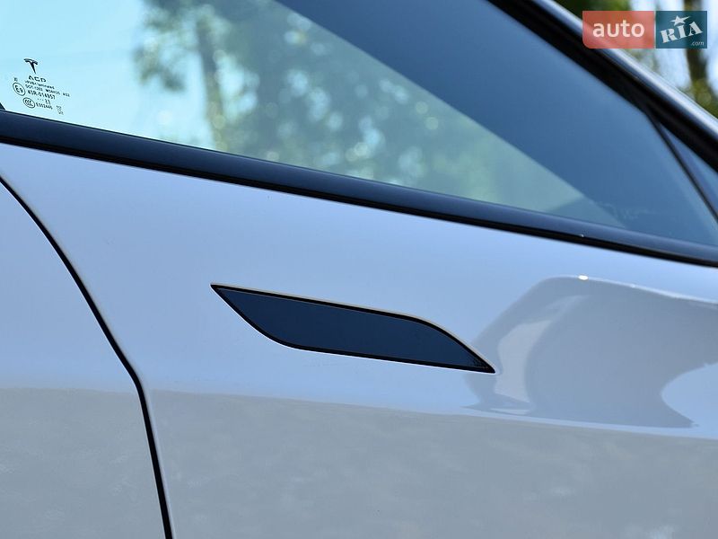 Лифтбек Tesla Model S 2023 в Дрогобыче