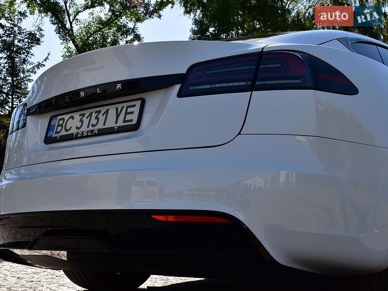 Лифтбек Tesla Model S 2023 в Дрогобыче