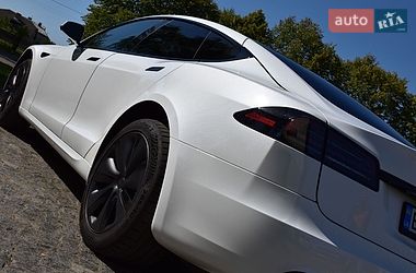 Лифтбек Tesla Model S 2023 в Дрогобыче