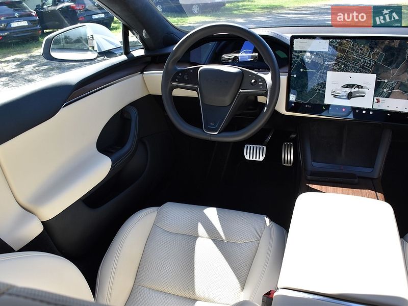 Лифтбек Tesla Model S 2023 в Дрогобыче