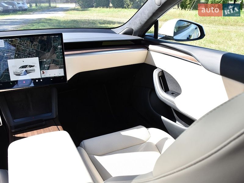 Лифтбек Tesla Model S 2023 в Дрогобыче