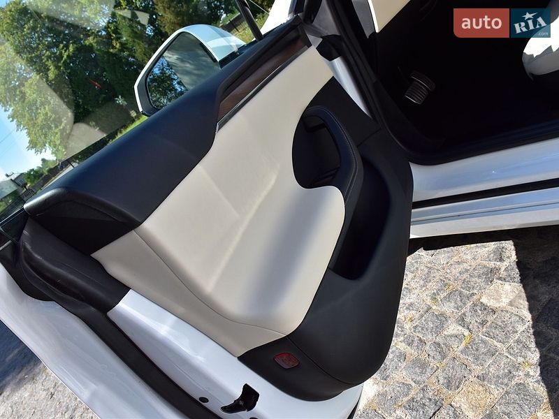 Лифтбек Tesla Model S 2023 в Дрогобыче
