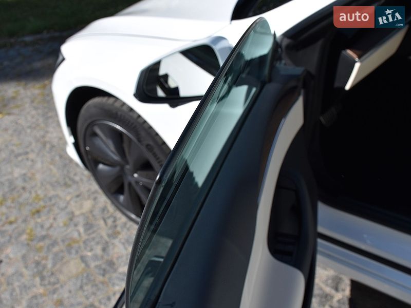 Лифтбек Tesla Model S 2023 в Дрогобыче