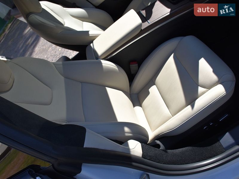 Лифтбек Tesla Model S 2023 в Дрогобыче