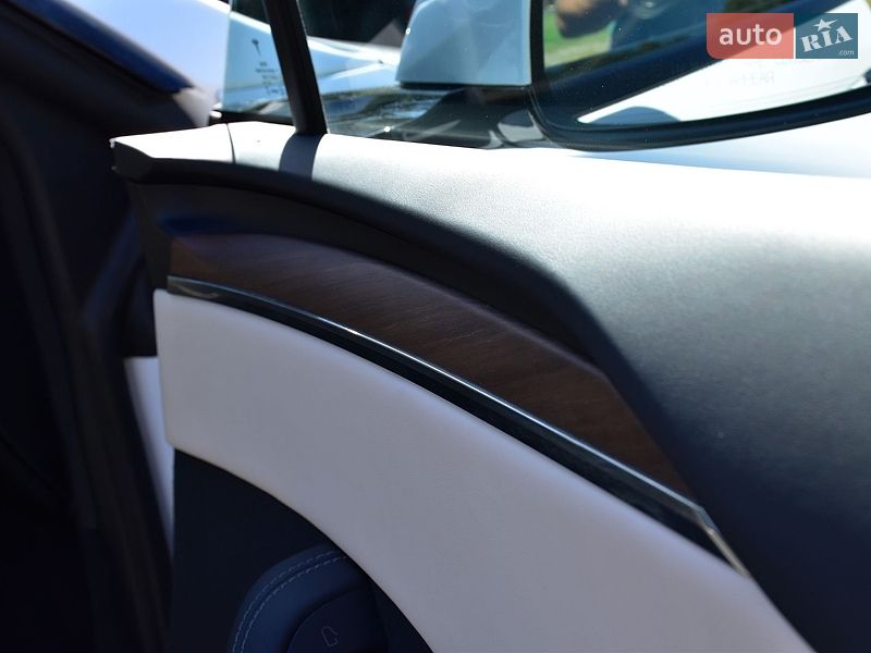 Лифтбек Tesla Model S 2023 в Дрогобыче