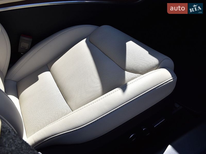Лифтбек Tesla Model S 2023 в Дрогобыче