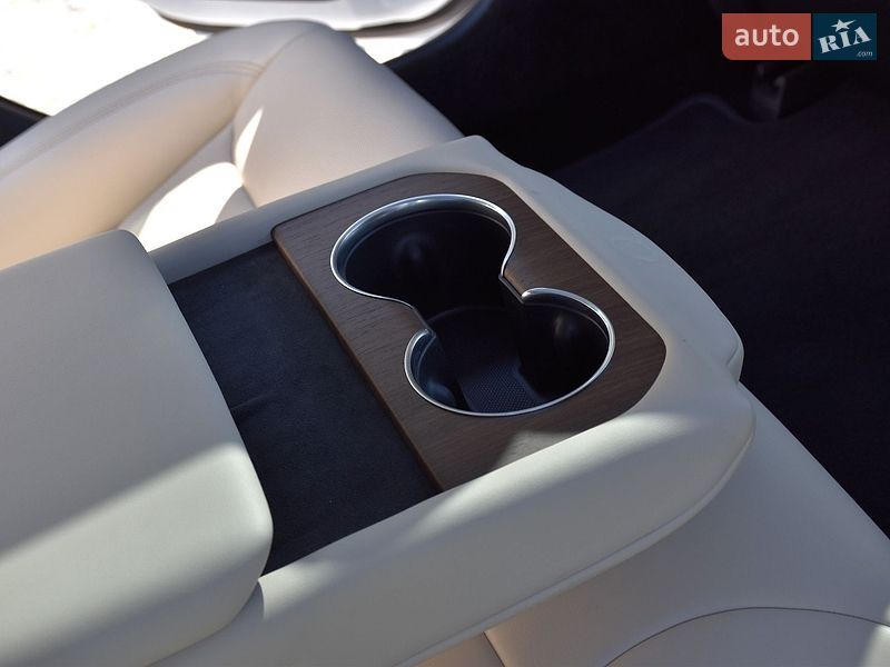 Лифтбек Tesla Model S 2023 в Дрогобыче