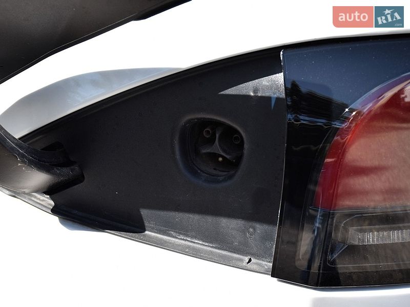 Лифтбек Tesla Model S 2023 в Дрогобыче