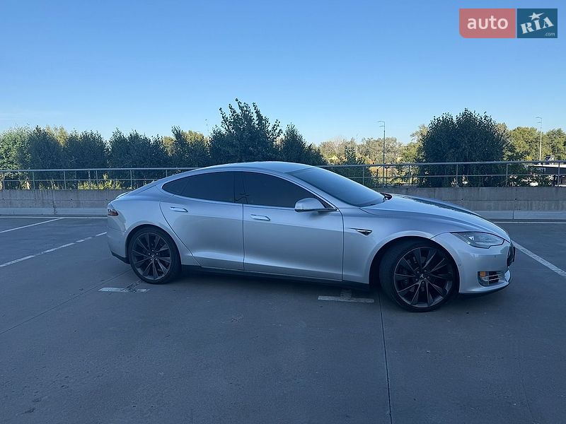 Ліфтбек Tesla Model S 2015 в Києві