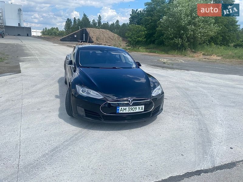 Tesla Model S 2015