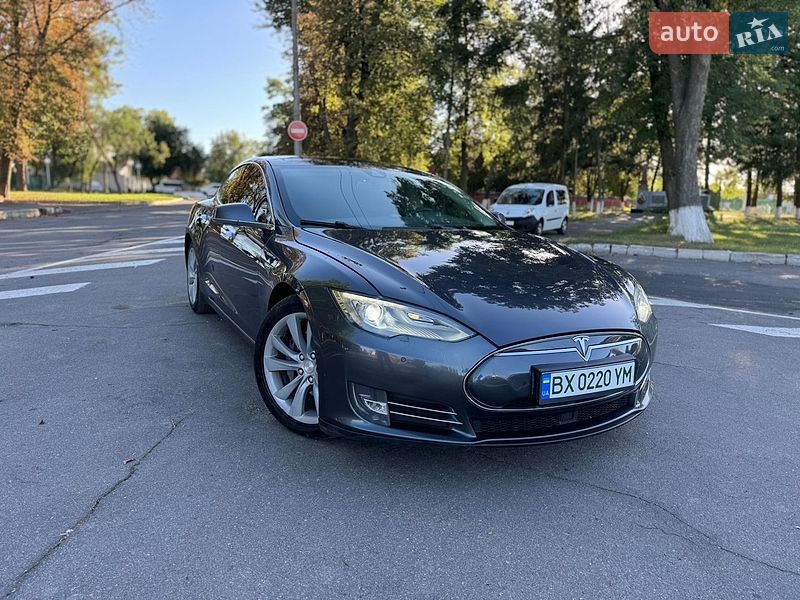 Tesla Model S 2015