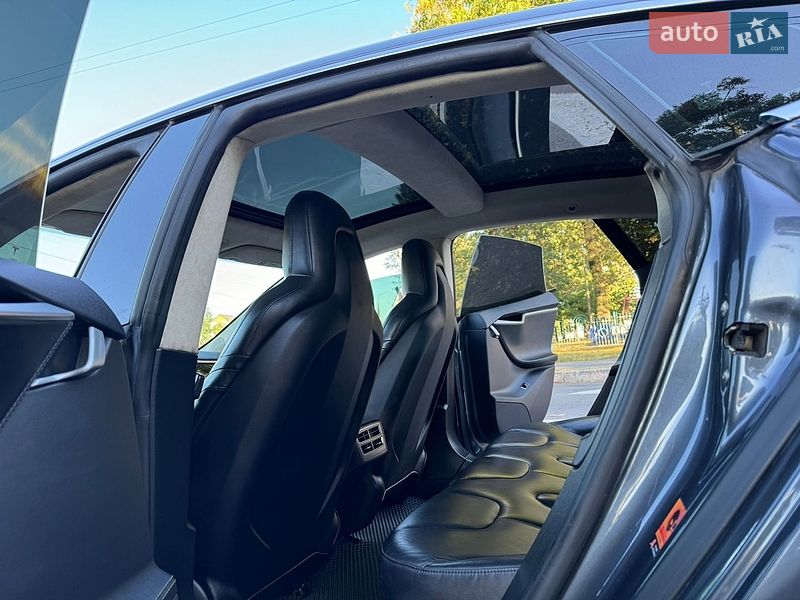 Лифтбек Tesla Model S 2015 в Виннице