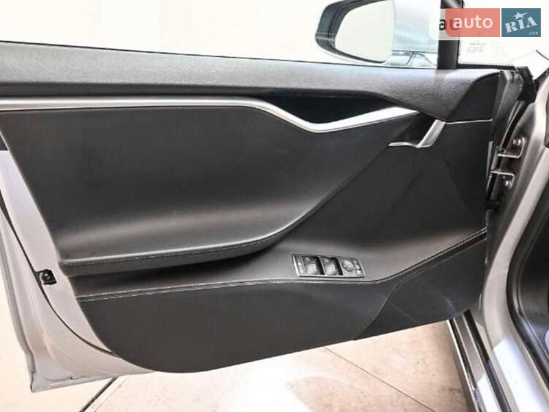 Ліфтбек Tesla Model S 2015 в Рівному фото 48 Ліфтбек Tesla Model S 2015 в Рівному