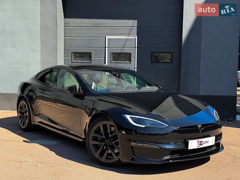 Лифтбек Tesla Model S 2024 в Киеве
