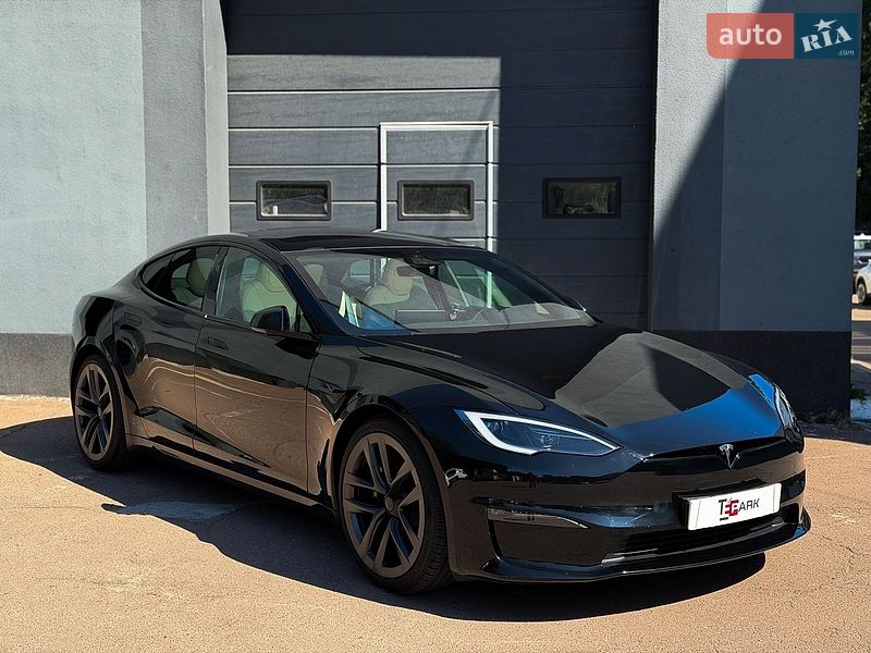 Лифтбек Tesla Model S 2024 в Киеве