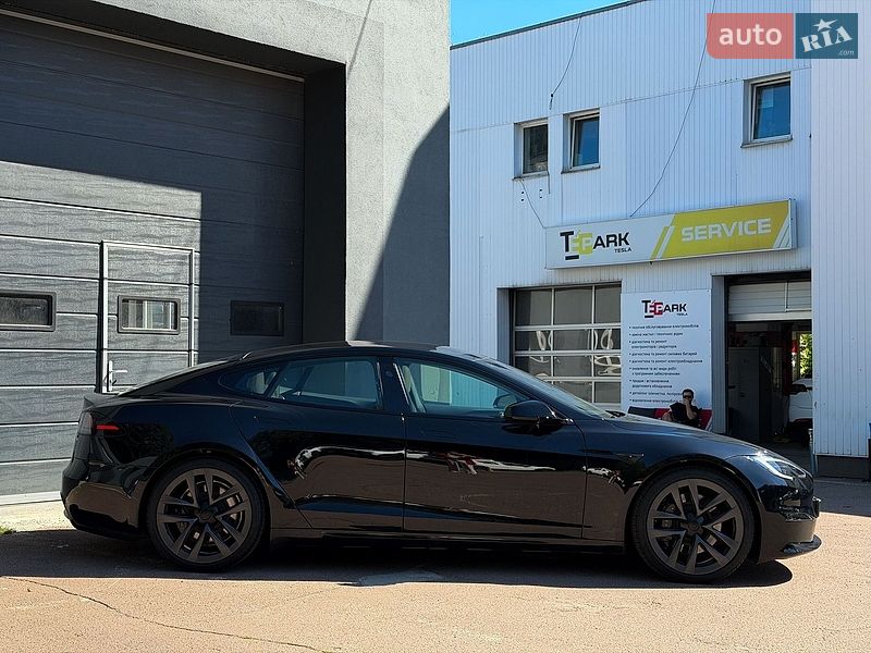 Лифтбек Tesla Model S 2024 в Киеве