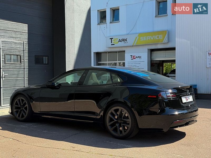 Лифтбек Tesla Model S 2024 в Киеве