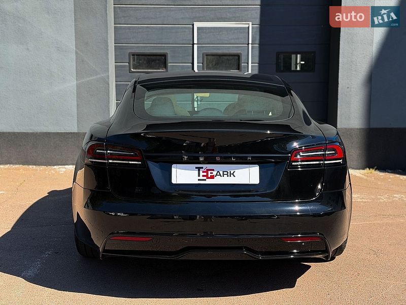 Лифтбек Tesla Model S 2024 в Киеве