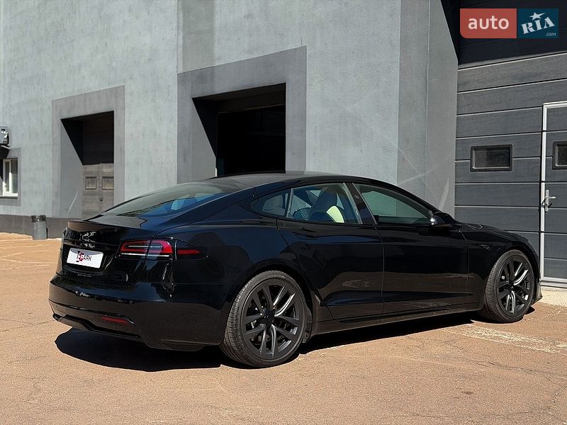 Лифтбек Tesla Model S 2024 в Киеве