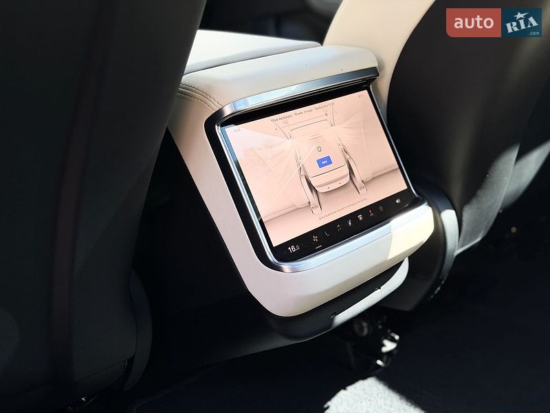 Лифтбек Tesla Model S 2024 в Киеве