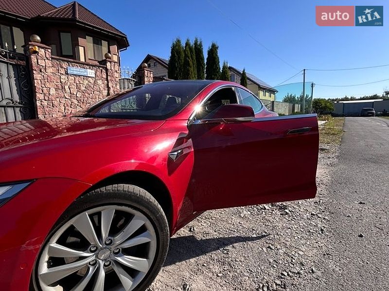 Лифтбек Tesla Model S 2018 в Житомире